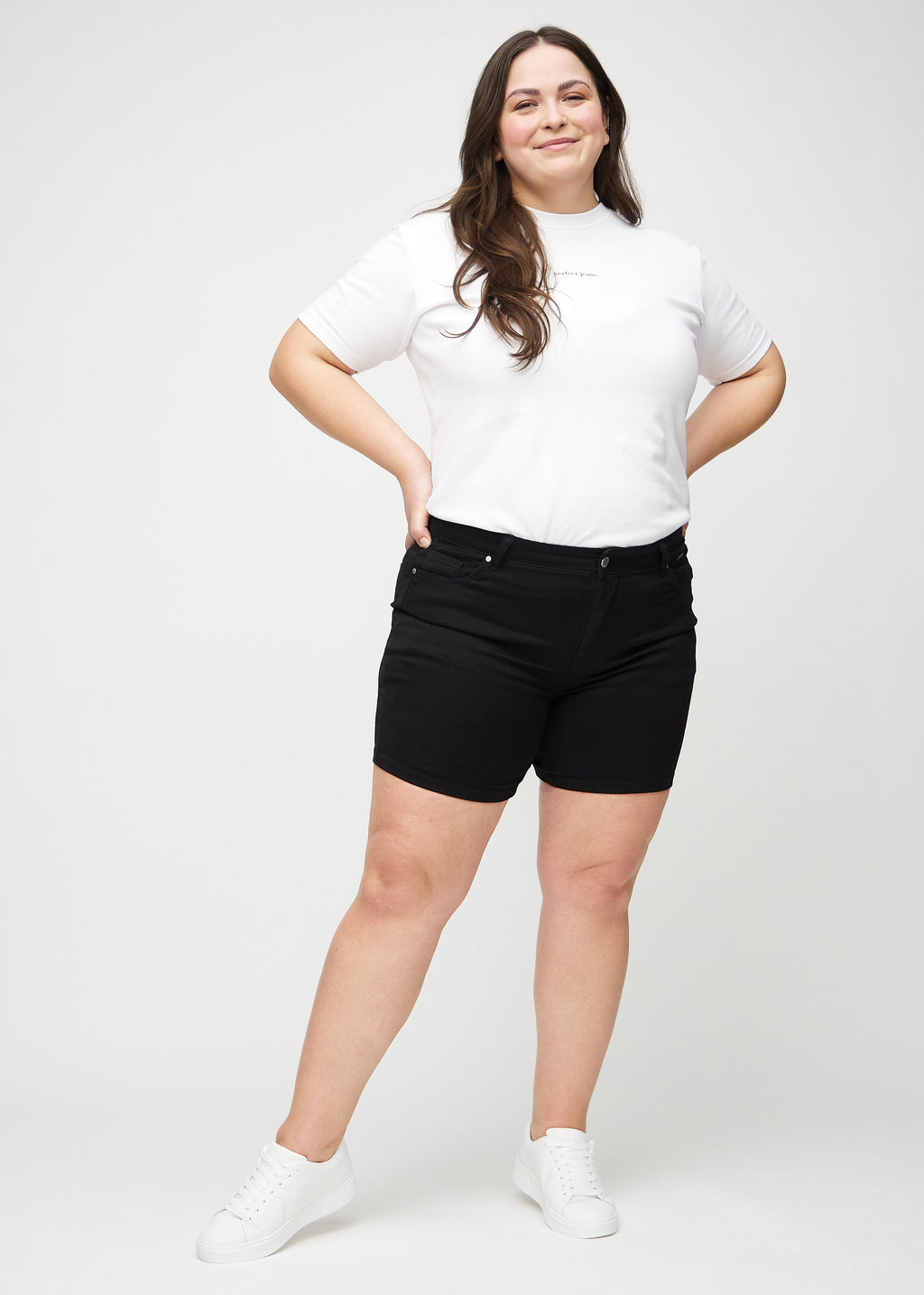 Petra | Figurbetonende Shorts in Unifarbe