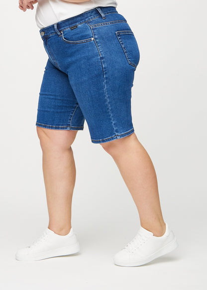 Die klassische Curve Jeans-Shorts