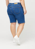 Petra | Klassische Denim-Shorts mit Kurven