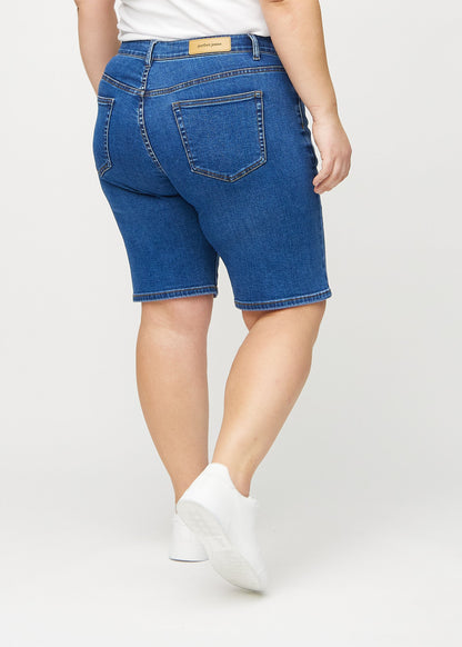Die klassische Curve Jeans-Shorts