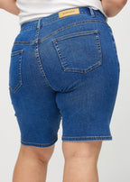 Petra | Klassische Denim-Shorts mit Kurven