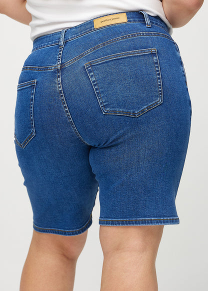 Die klassische Curve Jeans-Shorts
