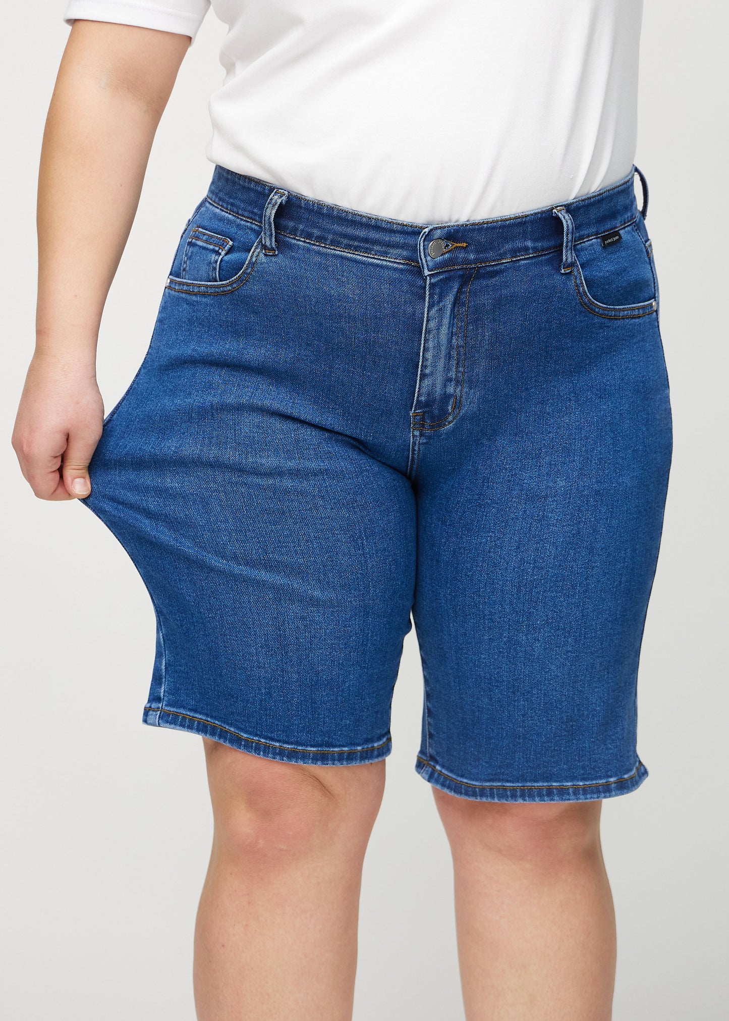 Die klassische Curve Jeans-Shorts