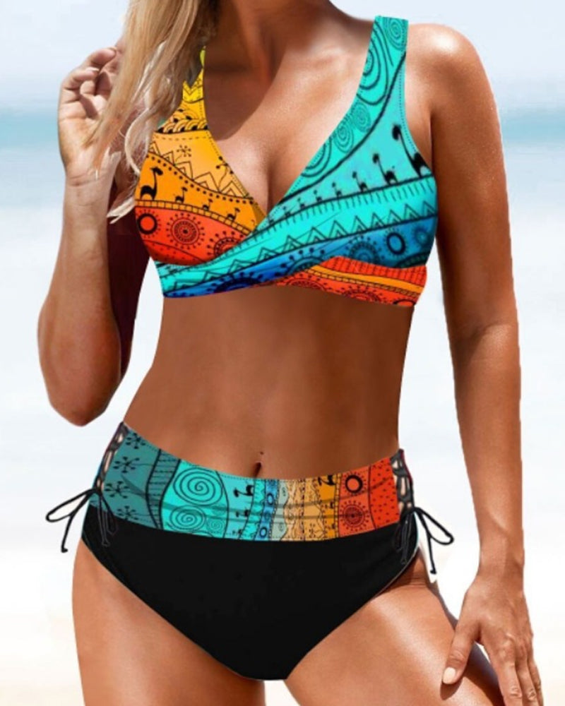 Petra | Bunter Bikini mit Blumenmuster
