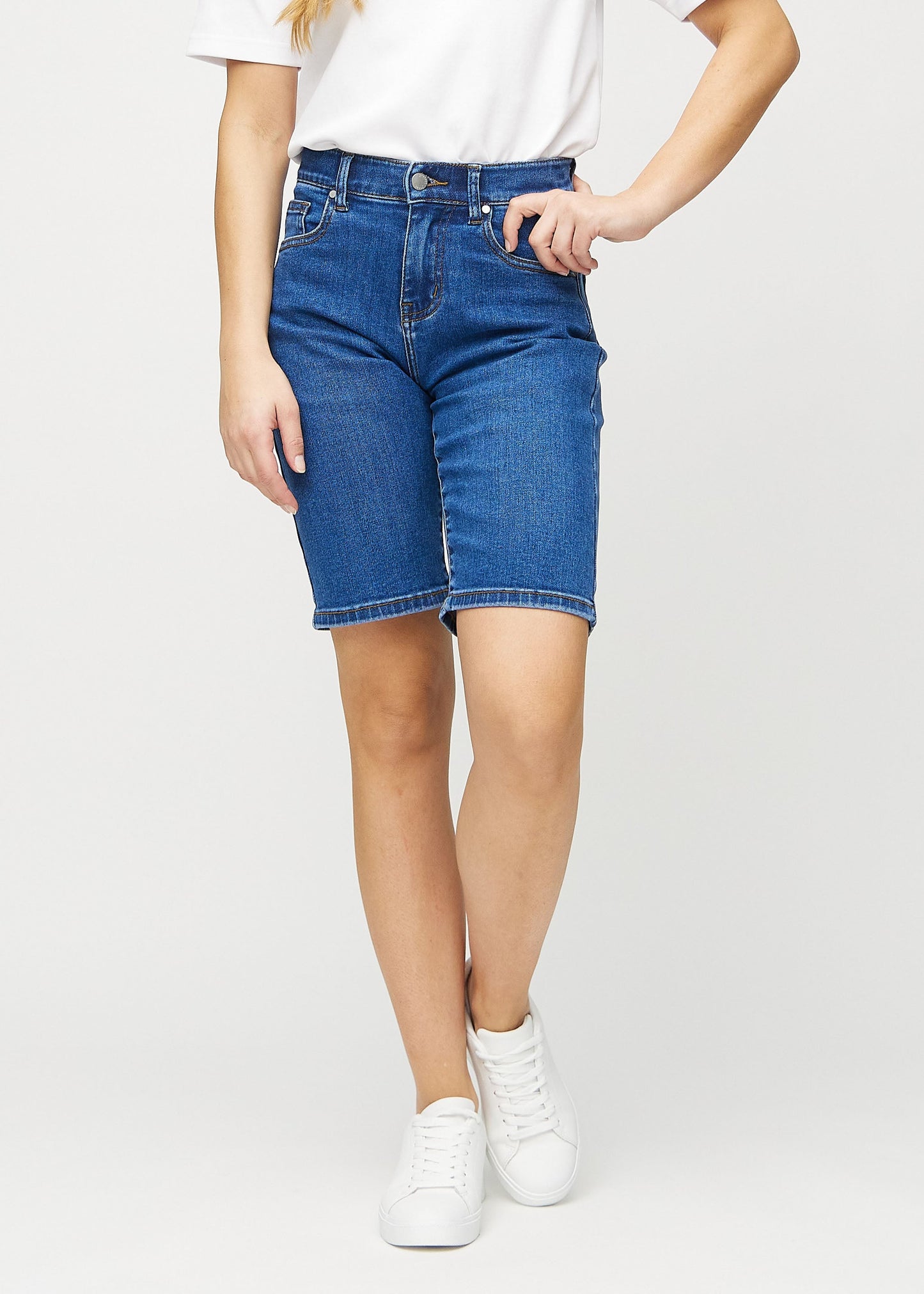 Die klassische Curve Jeans-Shorts
