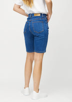 Petra | Klassische Denim-Shorts mit Kurven