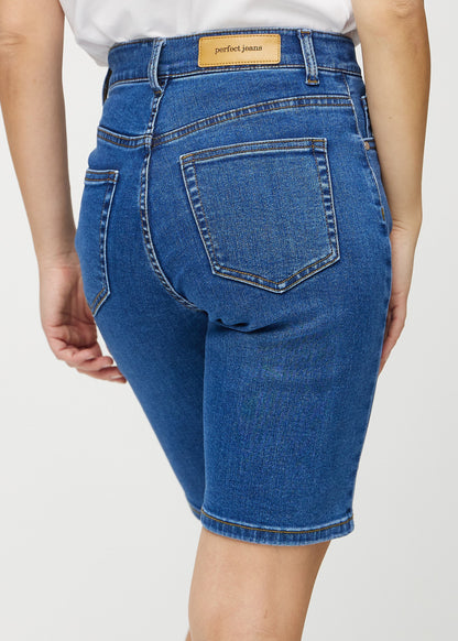 Die klassische Curve Jeans-Shorts