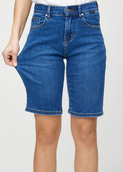 Die klassische Curve Jeans-Shorts