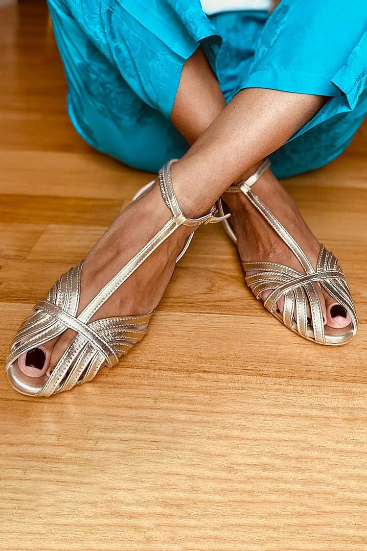 Vera | Goldene Sandalen mit Riemchen