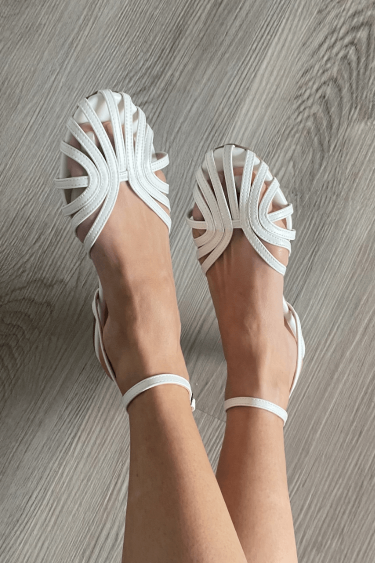 Klara | Flache Sandalen aus gewebtem Leder