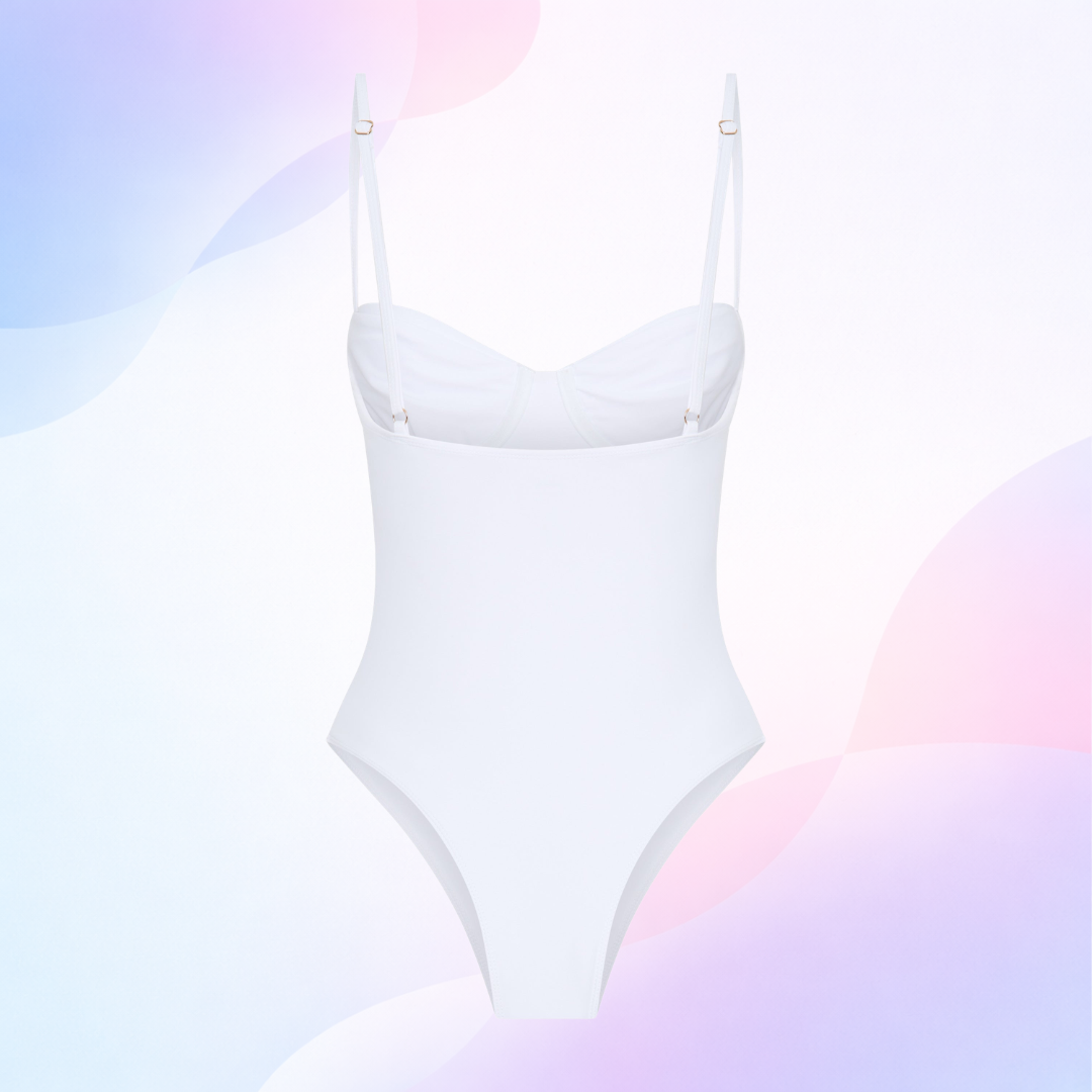 Der Coastal Elegance Badeanzug Weiß