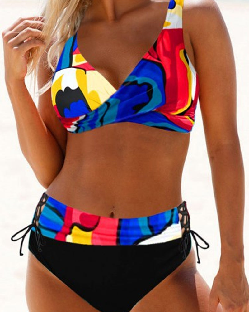 Petra | Bunter Bikini mit Blumenmuster