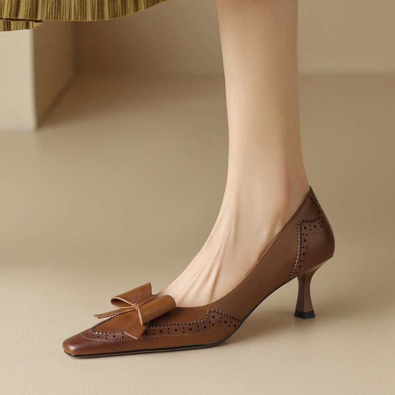 Vera | Klassische Pumps mit Lederriemen