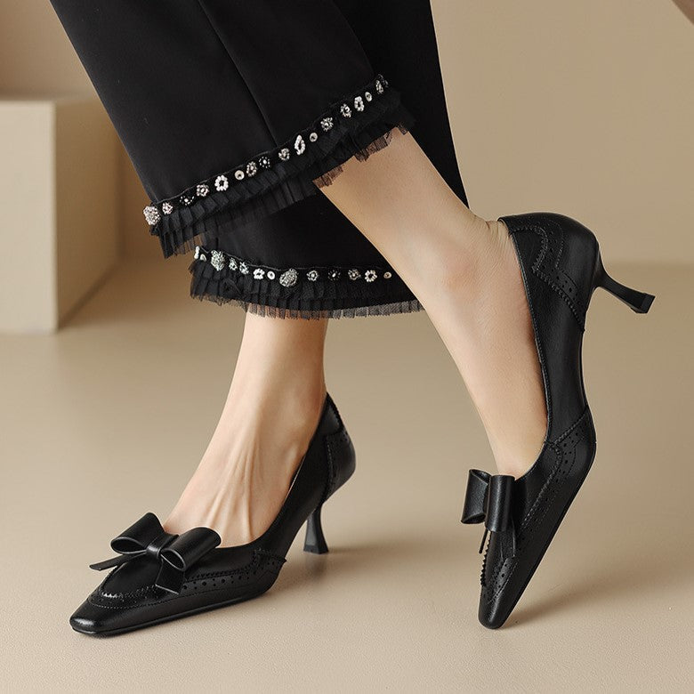 Vera | Klassische Pumps mit Lederriemen