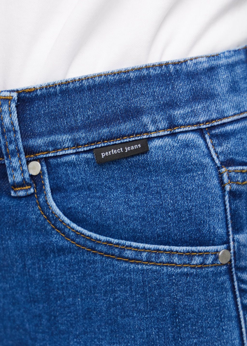 Petra | Klassische Denim-Shorts mit Kurven