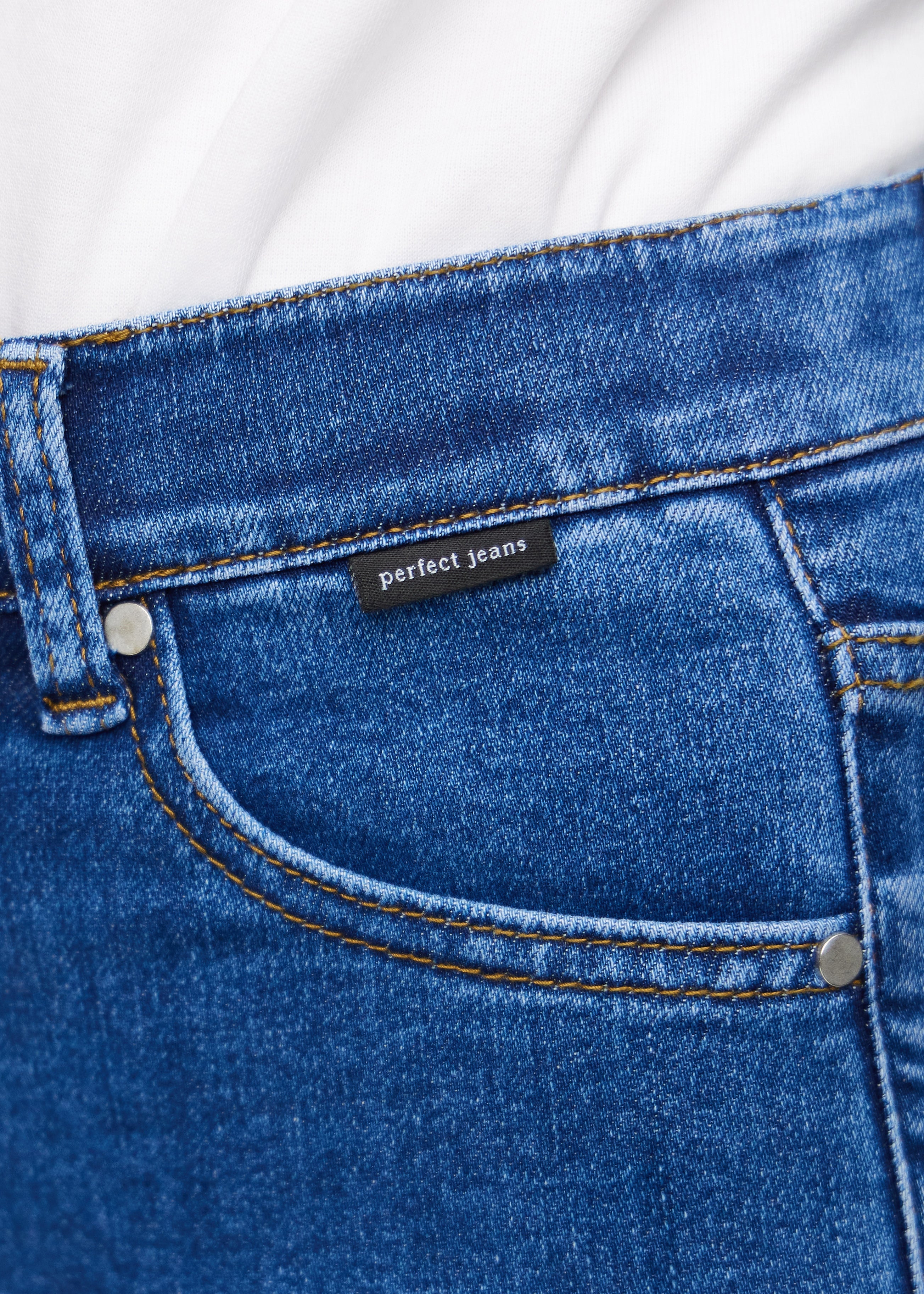 Petra | Klassische Denim-Shorts mit Kurven