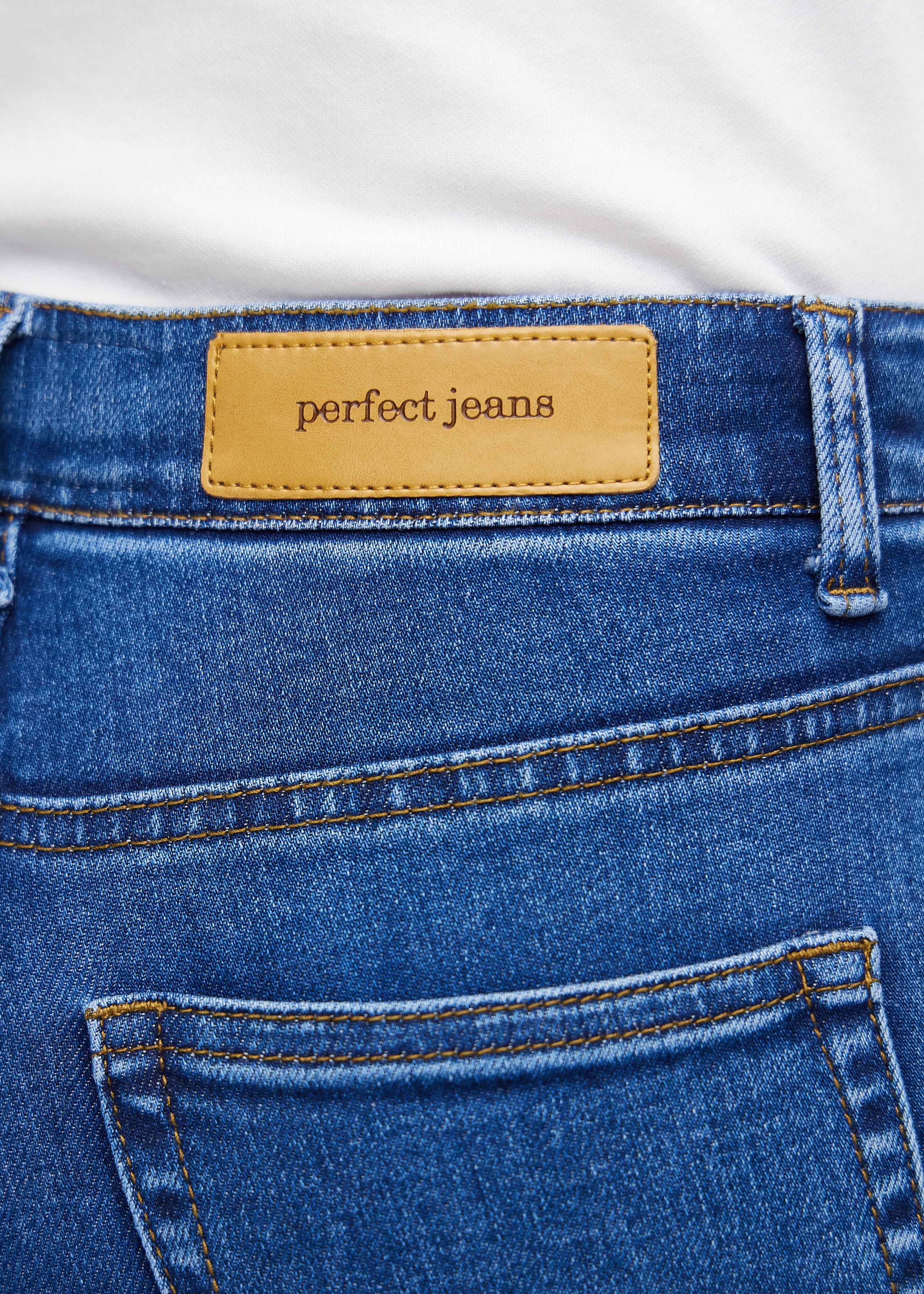 Petra | Klassische Denim-Shorts mit Kurven