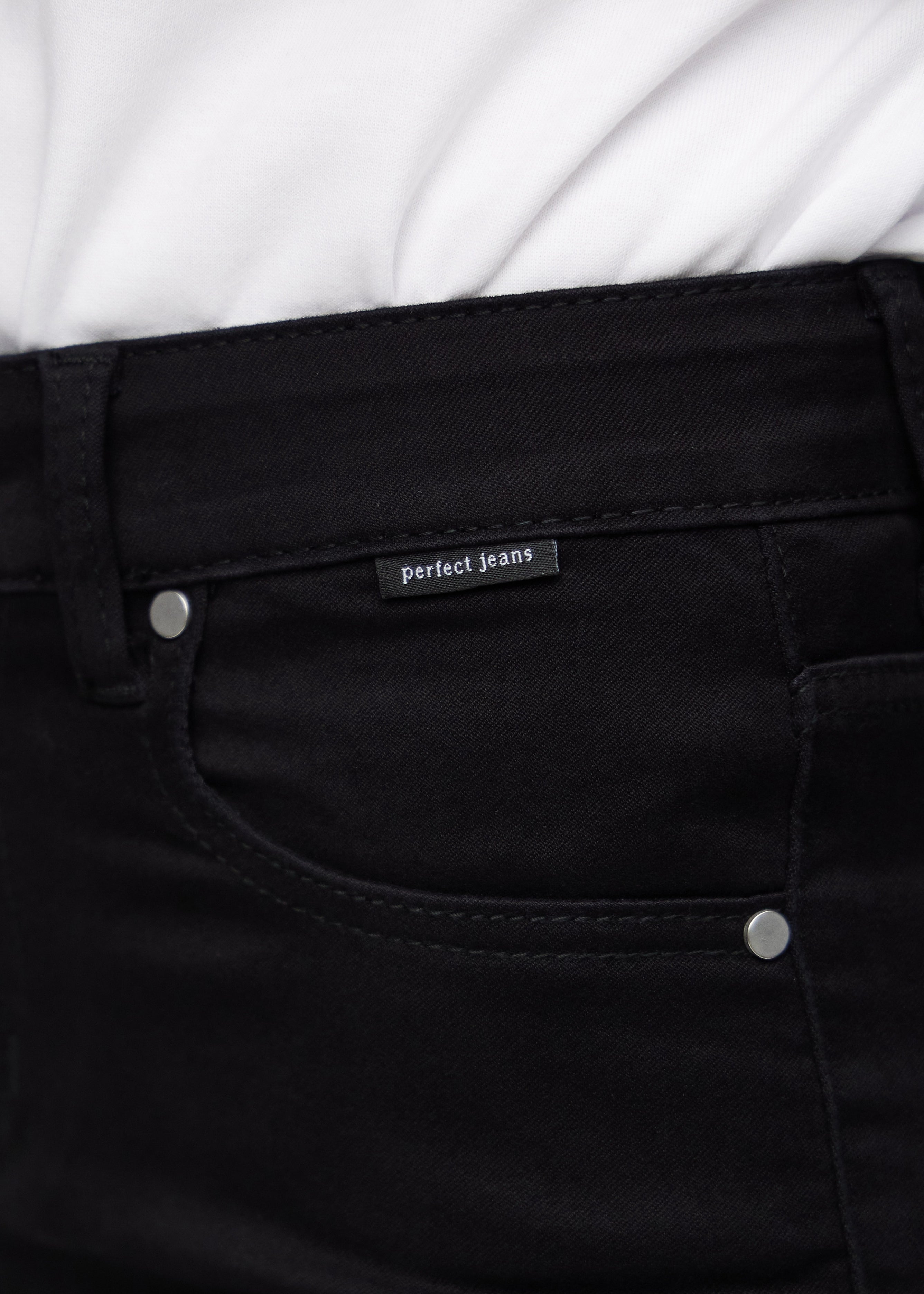 Petra | Figurbetonende Shorts in Unifarbe