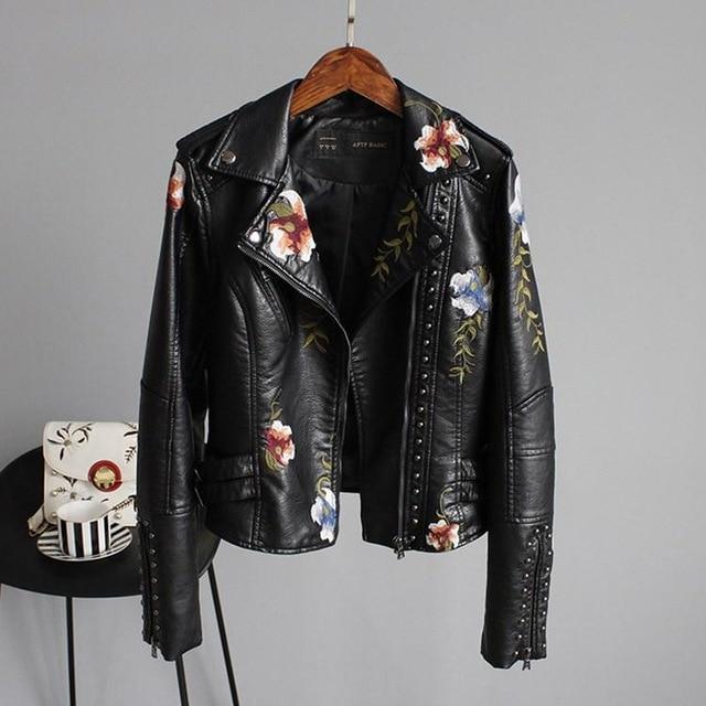 Vera | Taillierte Kunstleder-Jacke
